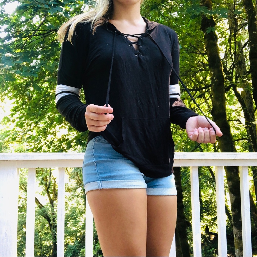 Kohl’s, Long Sleeve Hooded Top / Sweatshirt. (S)